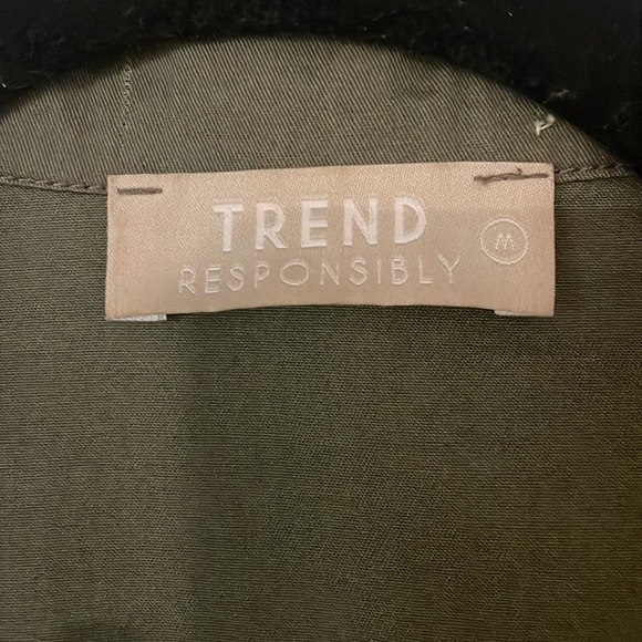 Trend Responsibly olive green super light weight utility looking jacket - Picture 4 of 6
